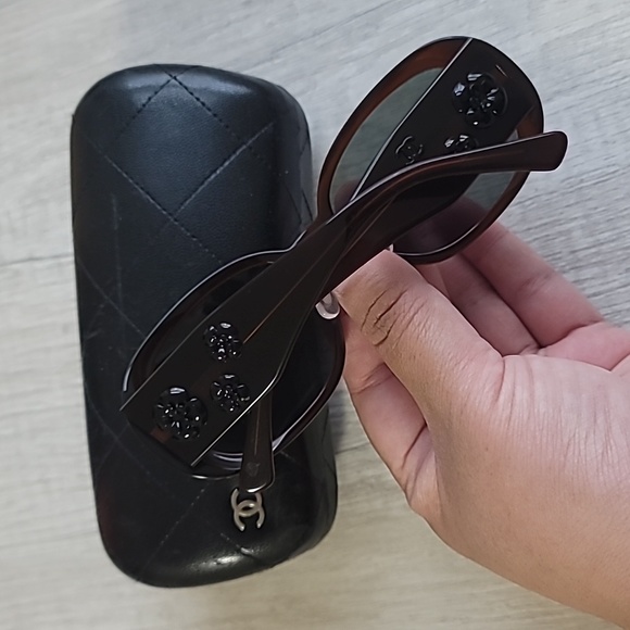 Chanel Camellia Flower Sunglasses - Picture 3 of 16